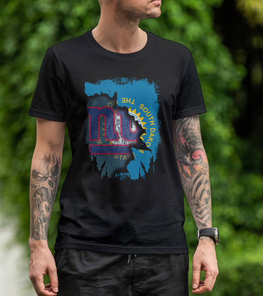South Dakota State Map With Giants Logo Together T-Shirt
