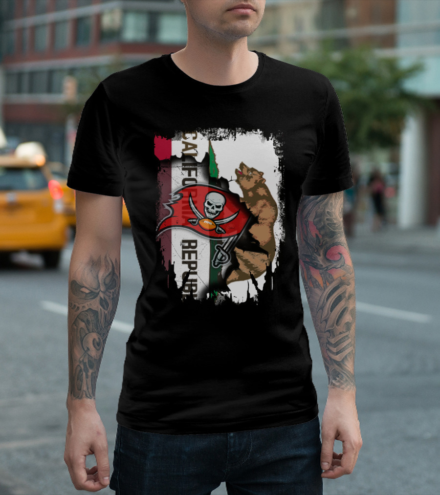 California Republic Bear with Buccaneers Pirate Flag T-Shirt