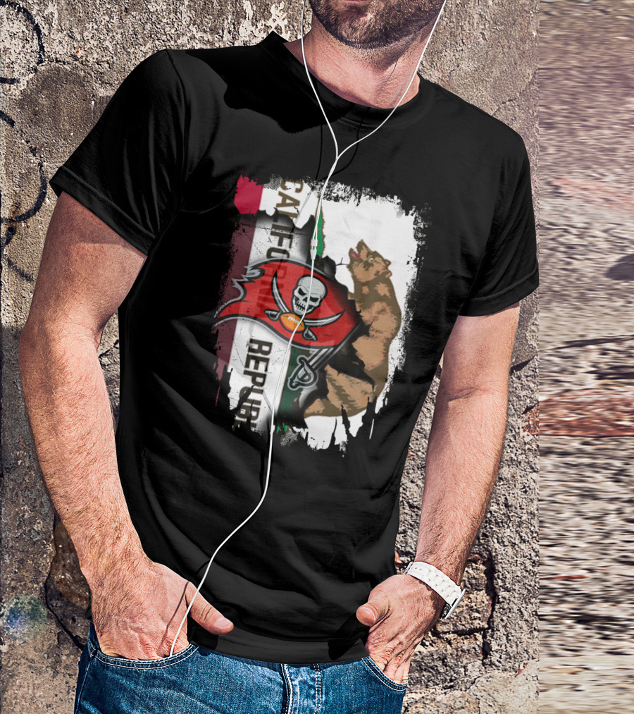 California Republic Bear With Buccaneers Pirate Flag T-Shirt