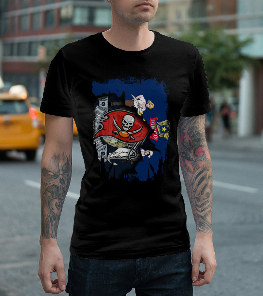 Pirate Flag Emblem and Maine State Symbols United with Dirigo Banner T-Shirt
