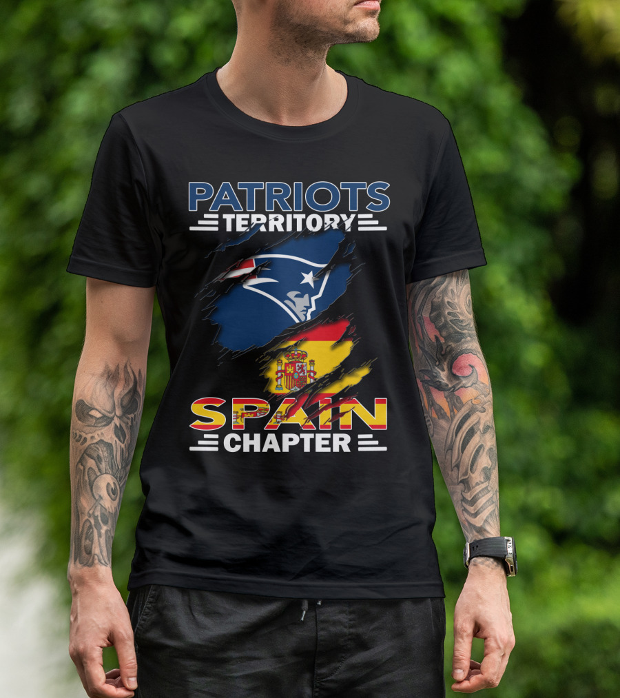 PATRIOTS TERRITORY SPAIN CHAPTER WITH TEAM LOGO AND FLAG T-Shirt
