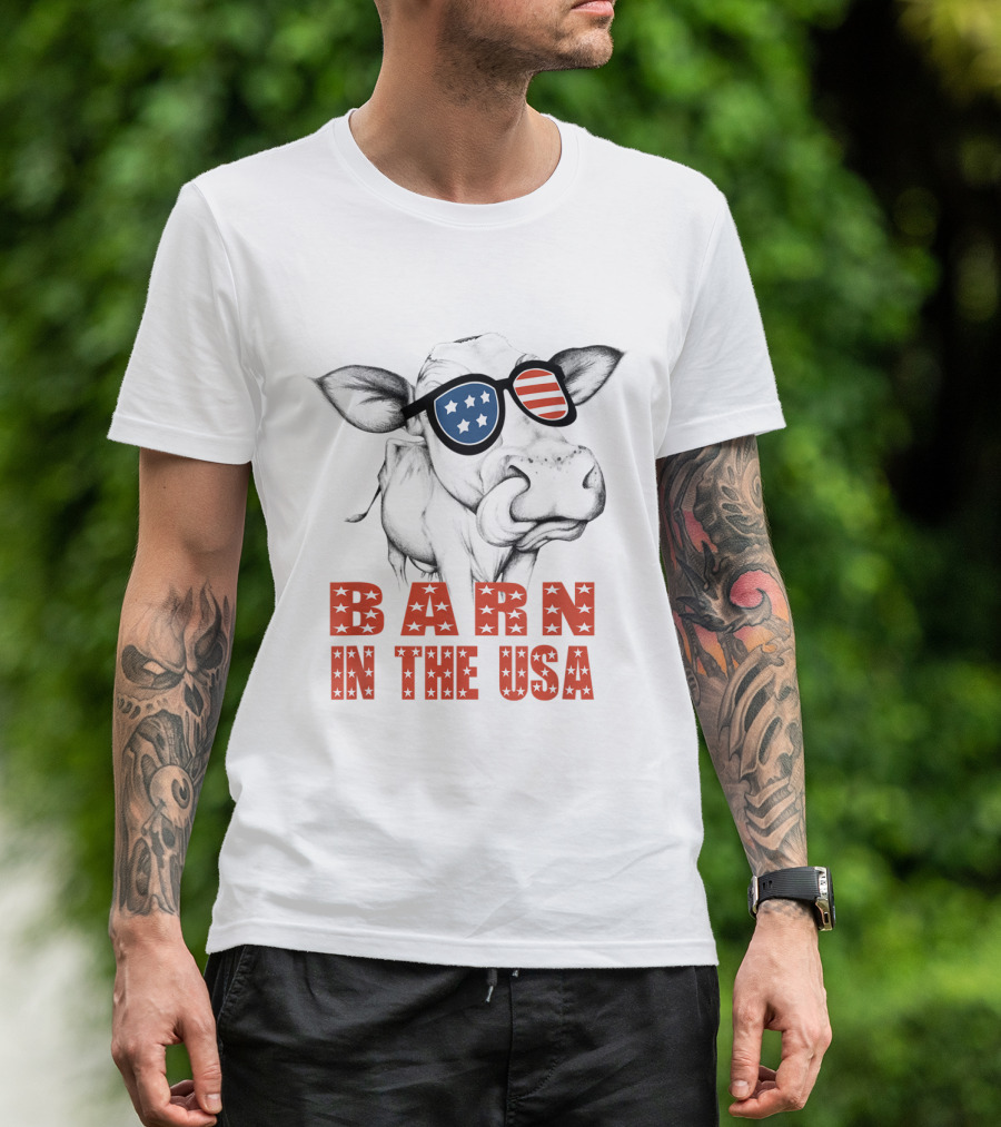 Barn In The USA Patriotic Flag Sunglasses Cow T-Shirt