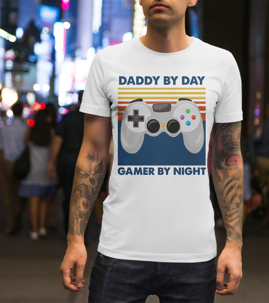 Daddy By Day Gamer By Night Retro Game Controller T-Shirt