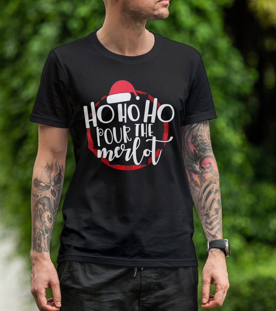 Ho Ho Ho Pour The Merlot Santa Hat Plaid Circle T-Shirt