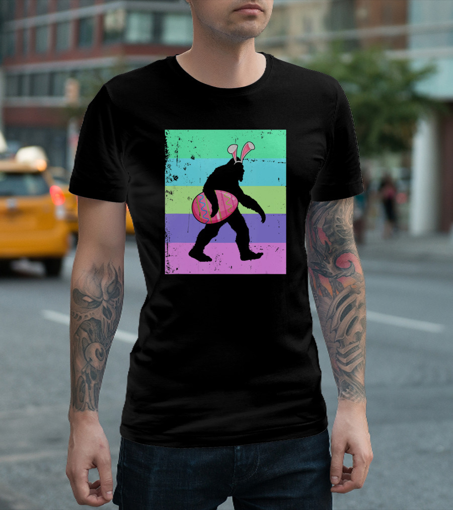 Vintage Bigfoot Easter Bunny Eggs Sasquatch Retro Gradient T-Shirt