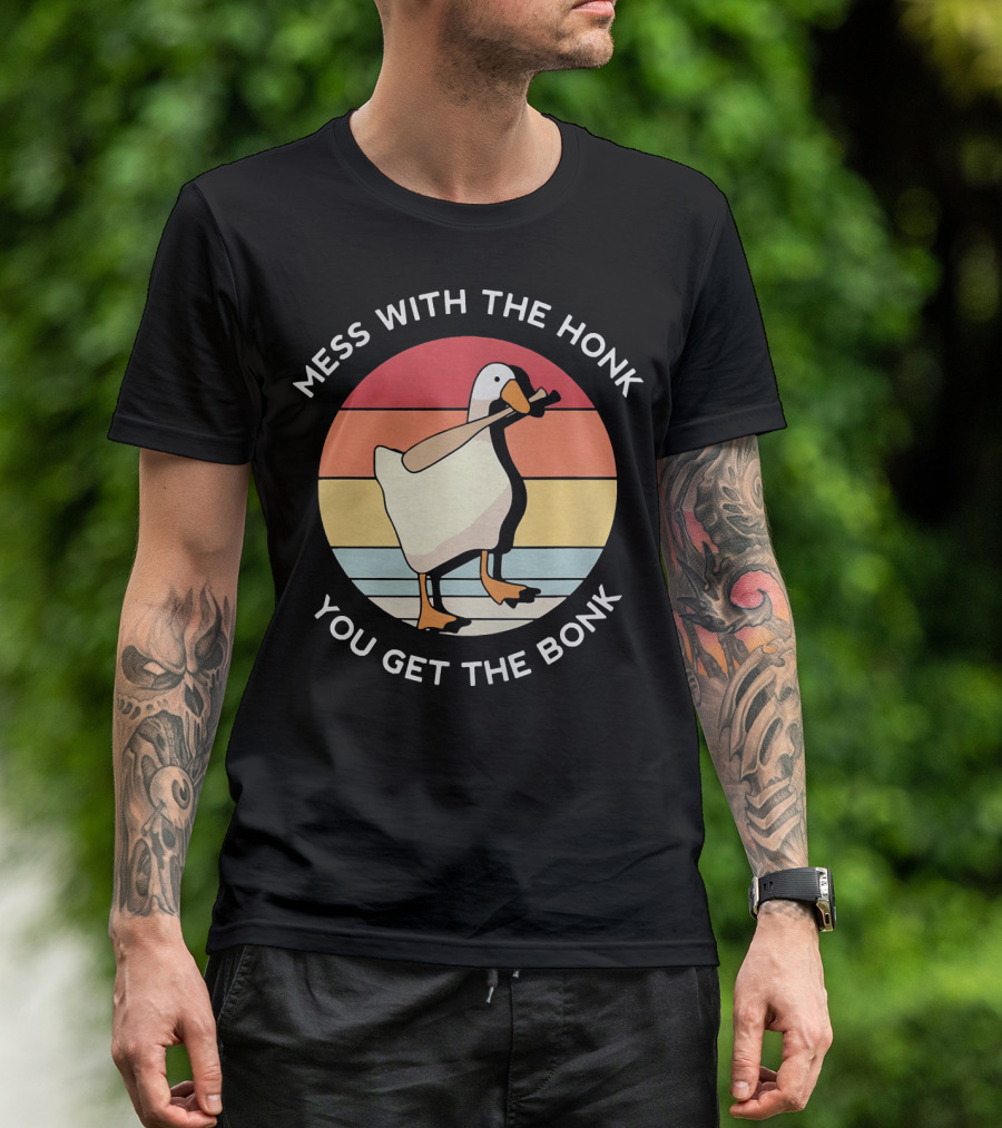 Mess With The Honk You Get The Bonk Goose Retro Vintage Goose With Bat T-Shirt