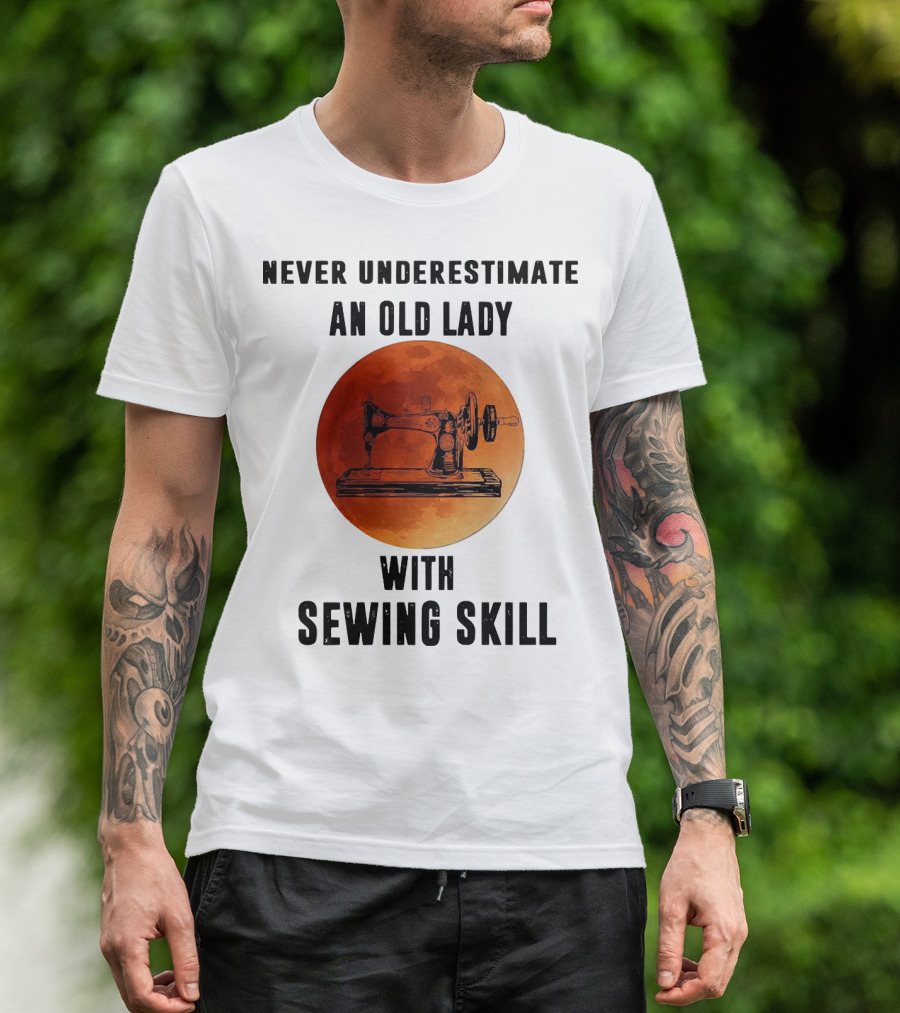 Never Underestimate An Old Lady With Sewing Skill Vintage Sewing Machine Moon Background T-Shirt