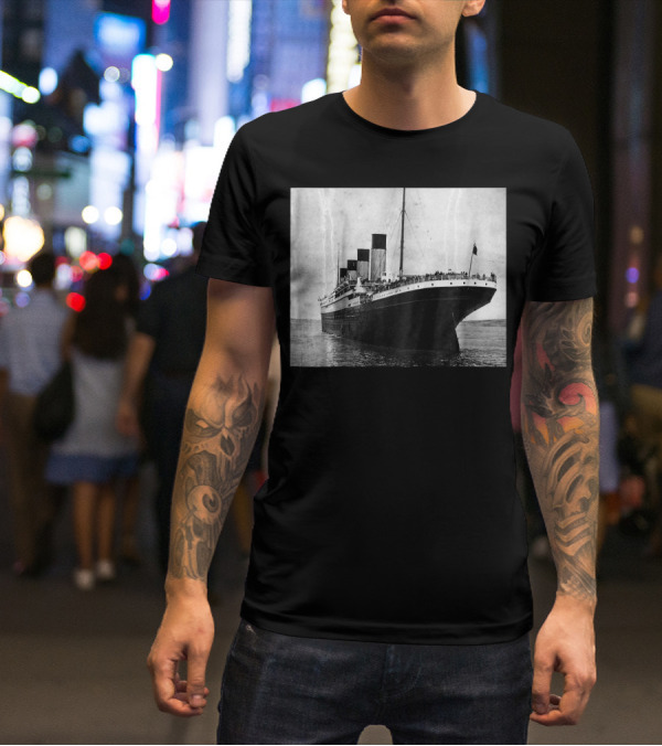 Kids The Titanic Setting Sail Iconic Ocean Liner Image T-Shirt