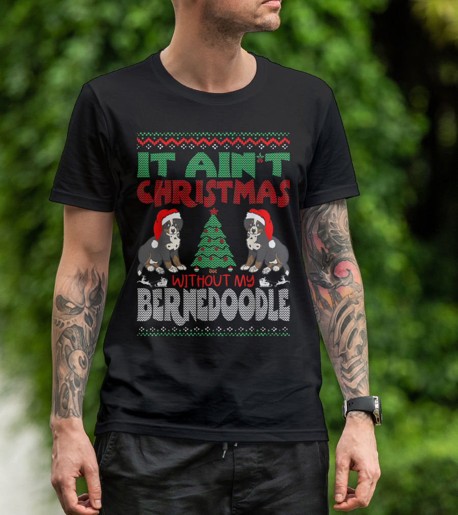IT AIN'T CHRISTMAS WITHOUT MY BERNESE MOUNTAIN DOG CROSS BREED WEARING SANTA HAT AND CHRISTMAS TREE T-Shirt