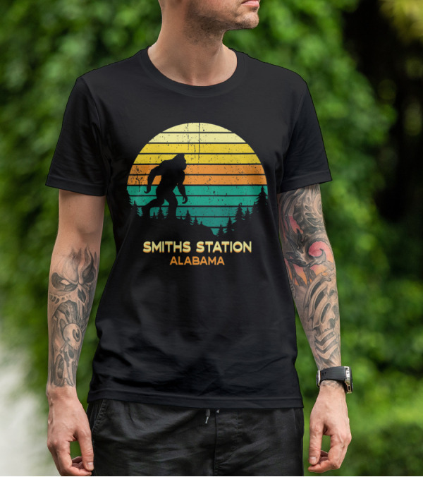 Smiths Station Alabama Retro Bigfoot Silhouette Vintage Sunset Forest T-Shirt