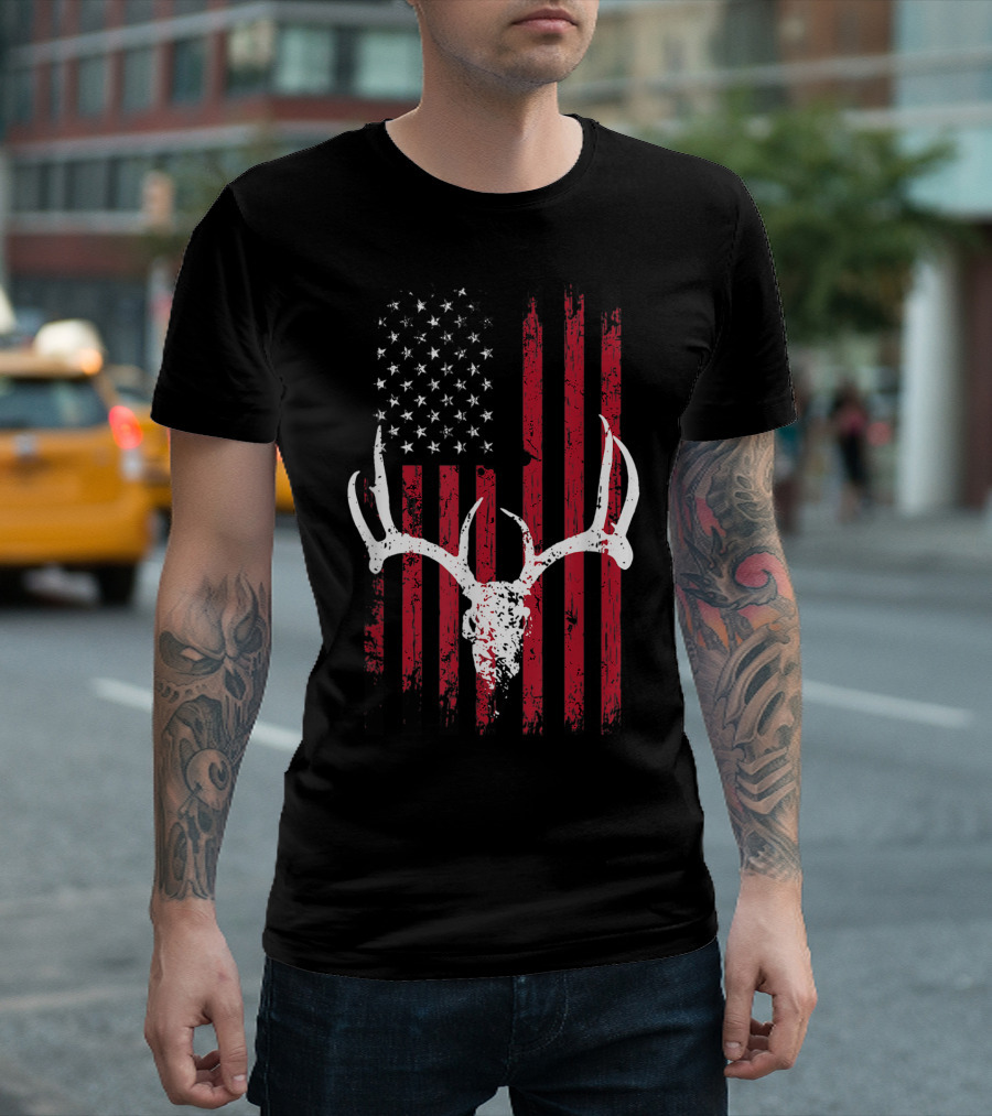Vintage Deer USA Flag Animals Lover Antlers Rustic Patriotic T-Shirt