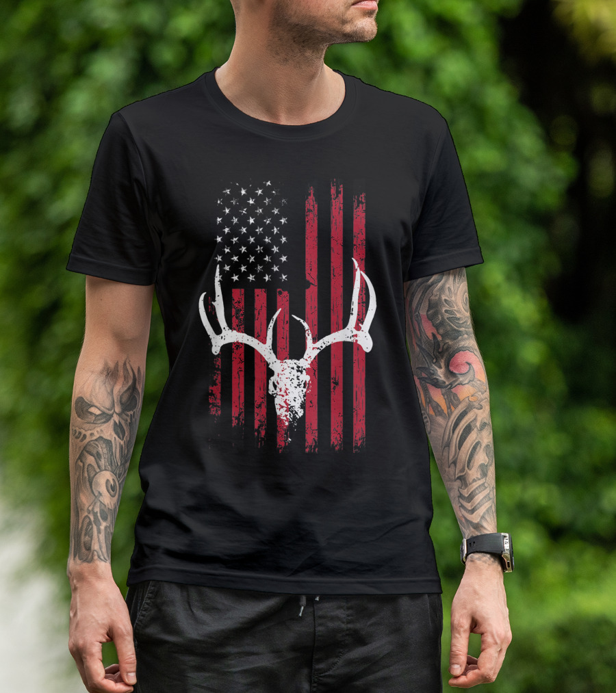 Vintage Deer USA Flag Animals Lover Antlers Rustic Patriotic T-Shirt