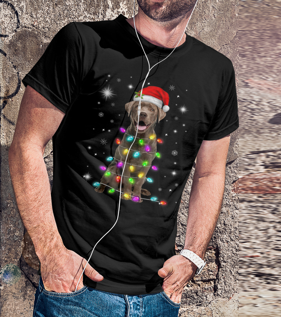 Chocolate Labrador Santa Hat Christmas Lights Snowflakes T-Shirt