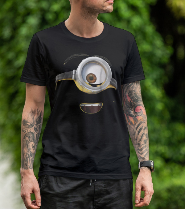 Despicable Me Minions Stuart Face Close-Up One-Eyed Goggle Smile T-Shirt