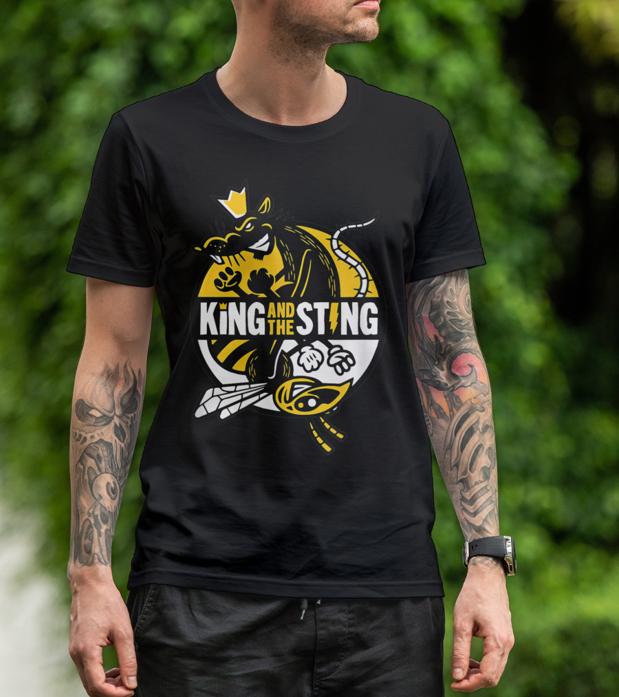 KING AND THE STING Crowned Rat And Bee Emblem T-Shirt