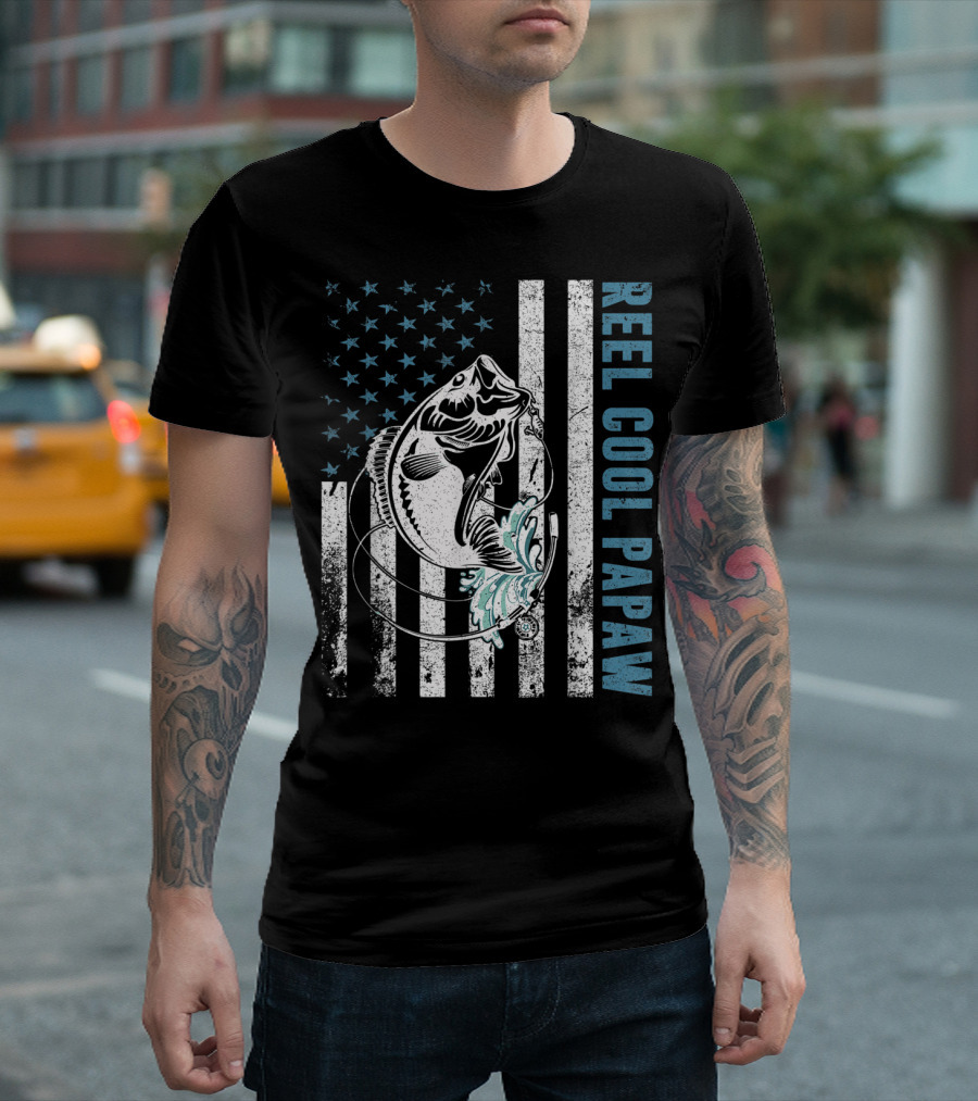 Reel Cool Papaw American Fishing Lovers Patriotic Vintage Bass T-Shirt