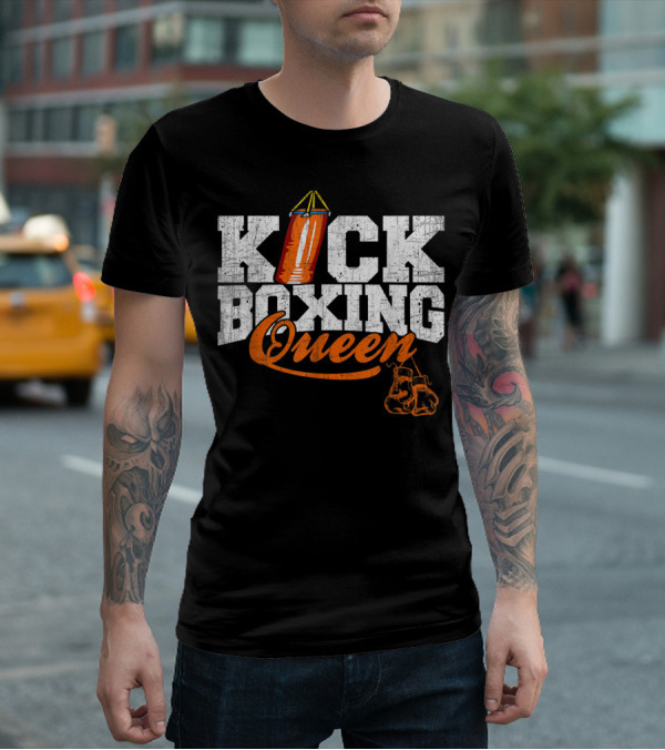 Kickboxing Queen Punching Bag And Boxing Gloves T-Shirt