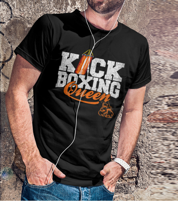 Kickboxing Queen Punching Bag And Boxing Gloves T-Shirt