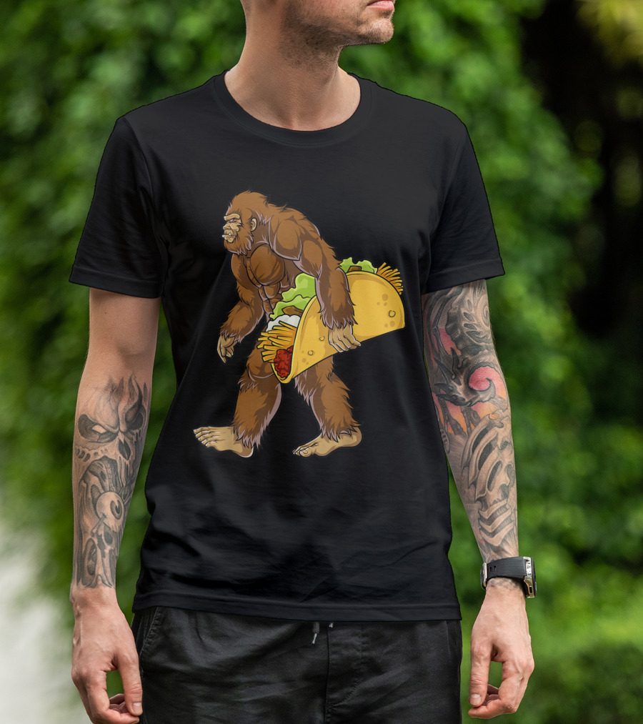 Bigfoot Carrying Taco Cinco De Mayo Novelty T-Shirt