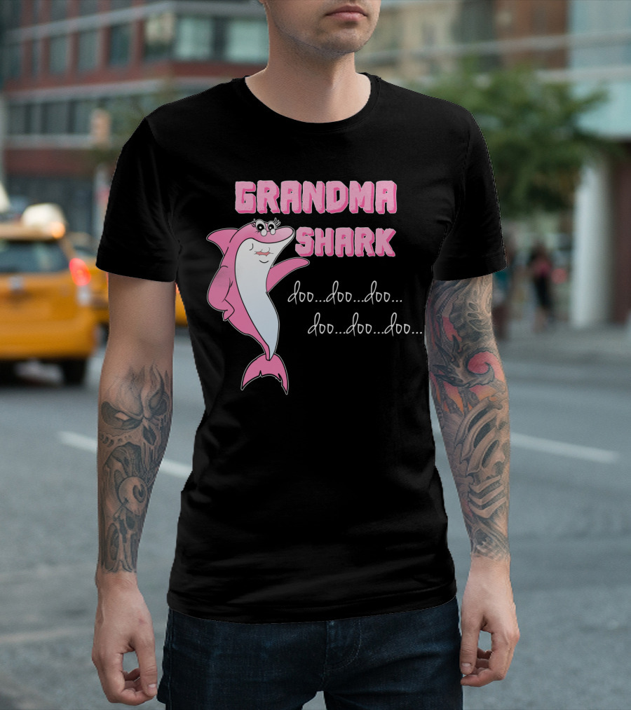 Grandma Shark Pink Doo Doo Doo Funny Family Cartoon T-Shirt
