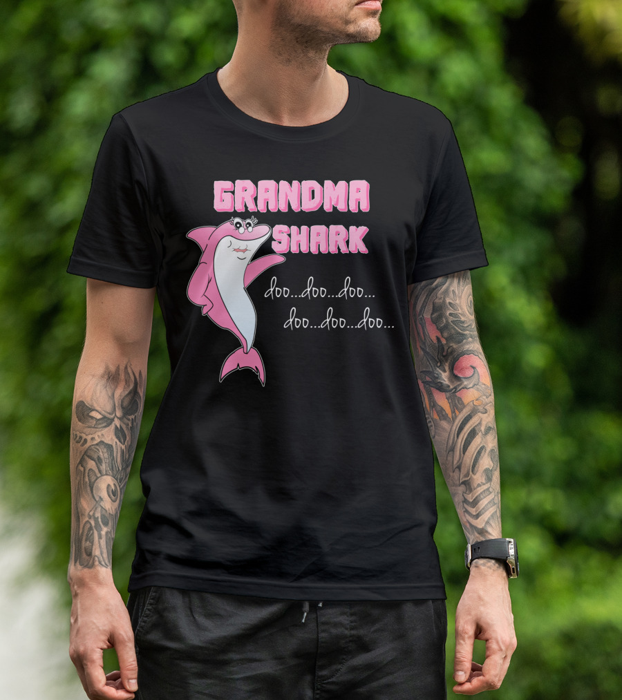 Grandma Shark Pink Doo Doo Doo Funny Family Cartoon T-Shirt