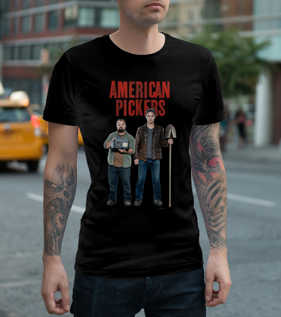 American Pickers Mike Frank Holding Vintage Television And Shovel T-Shirt