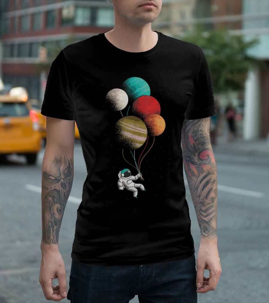 Cute Astronaut Floating With Planet Balloons In Space T-Shirt
