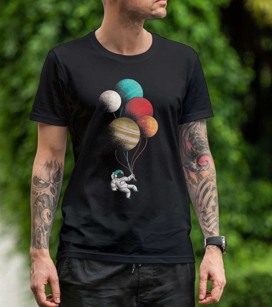 Cute Astronaut Floating With Planet Balloons In Space T-Shirt