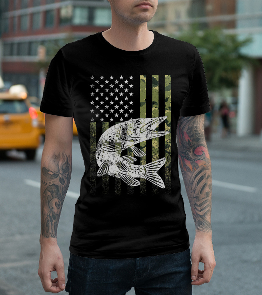 Camouflage USA Flag Musky Fishing Patriotic Fisherman T-Shirt