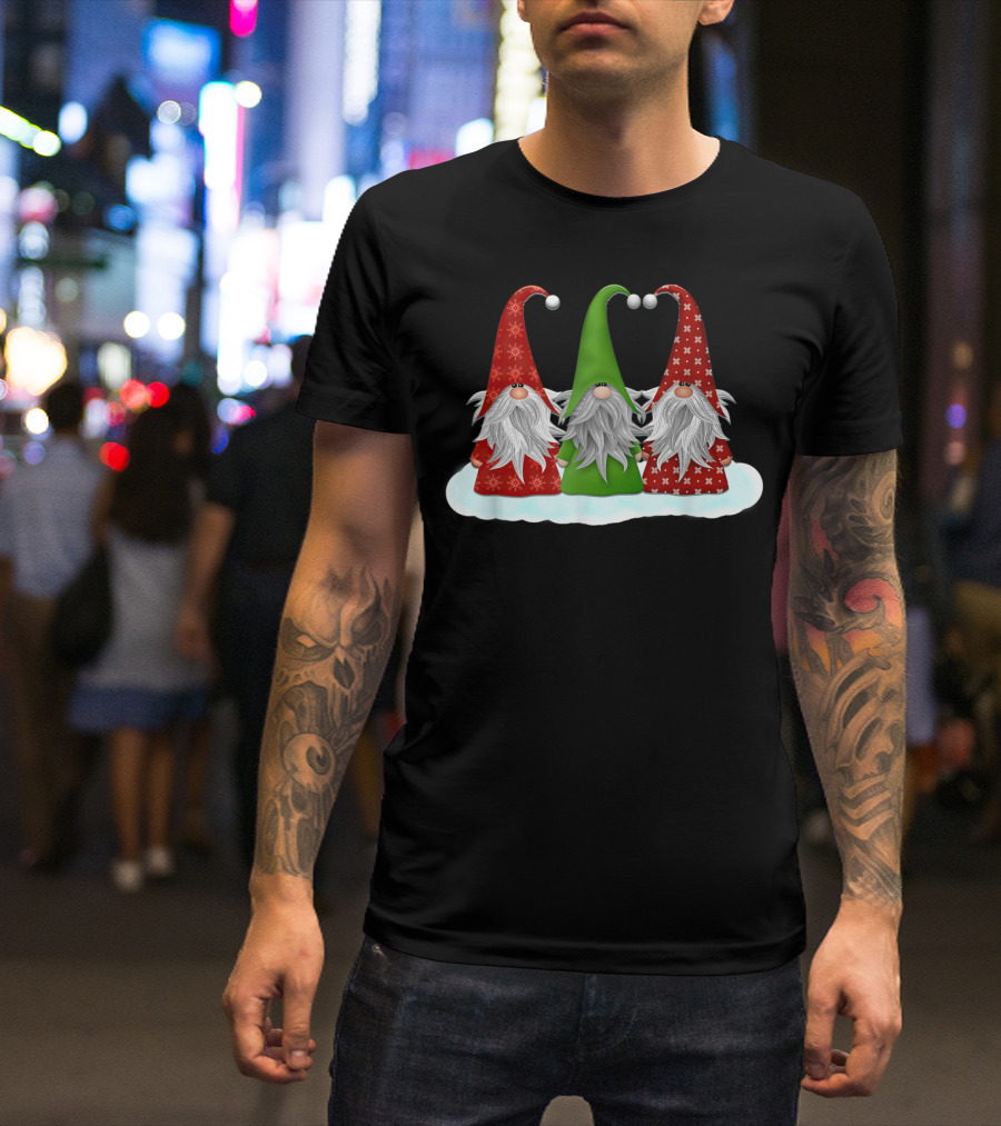 Three Nordic Gnomes In Festive Red And Green冬林 T-Shirt