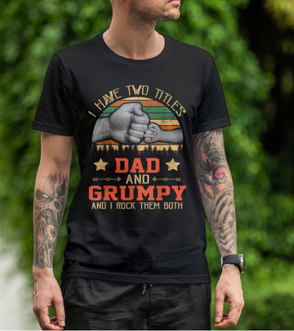 I Have Two Titles Dad And Grumpy Grandpa And I Rock Them Both Fist Bump Retro Vintage Stars T-Shirt