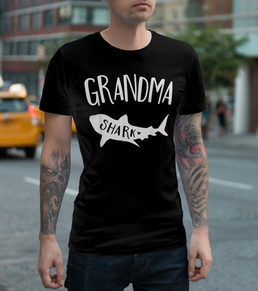 Grandma Shark Mother's Day Pregnancy Announcement T-Shirt