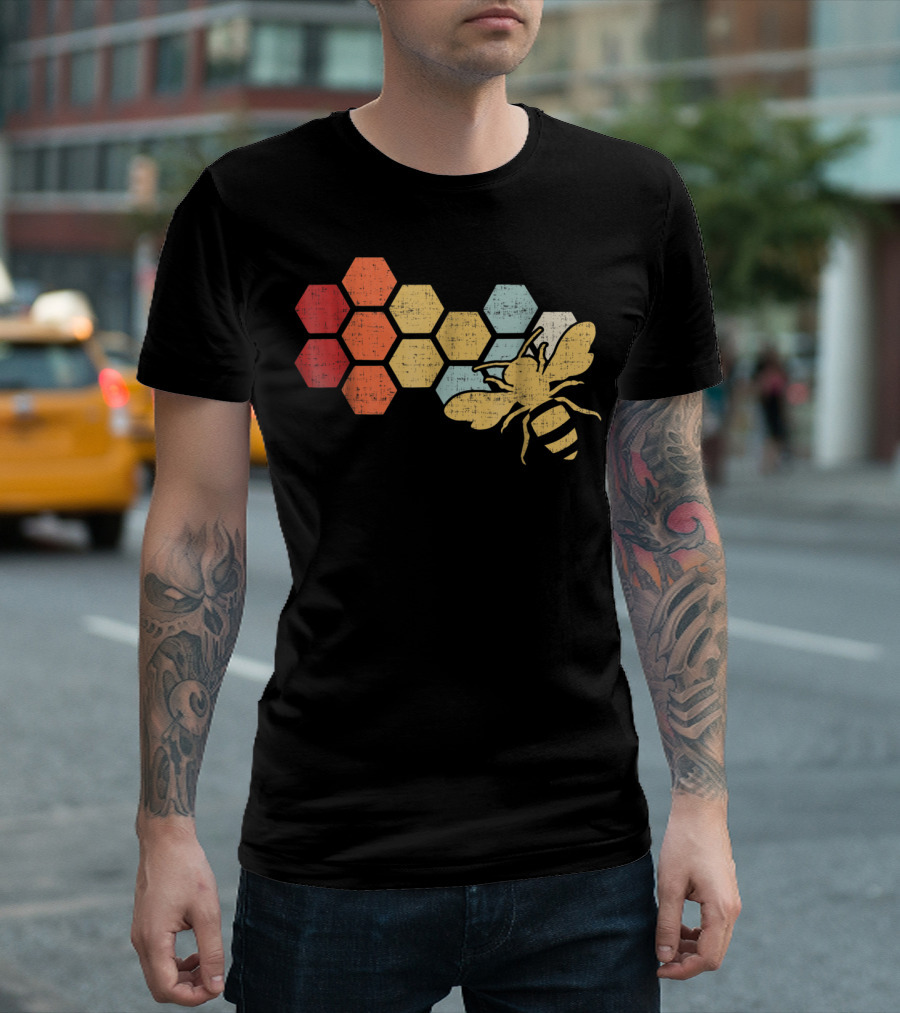 Retro Vintage Honeycomb And Bee Design Beekeeper Beekeeping Honey T-Shirt