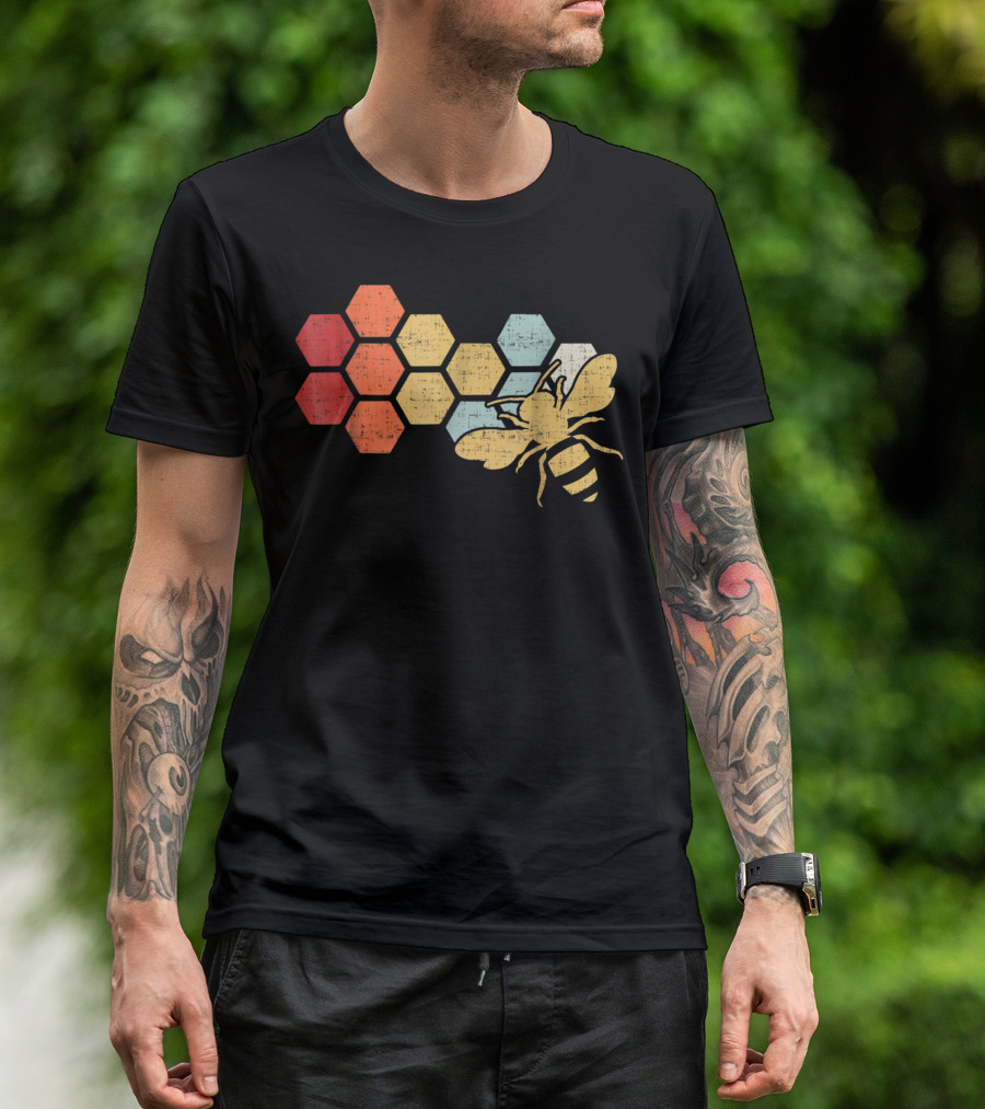 Retro Vintage Honeycomb And Bee Design Beekeeper Beekeeping Honey T-Shirt