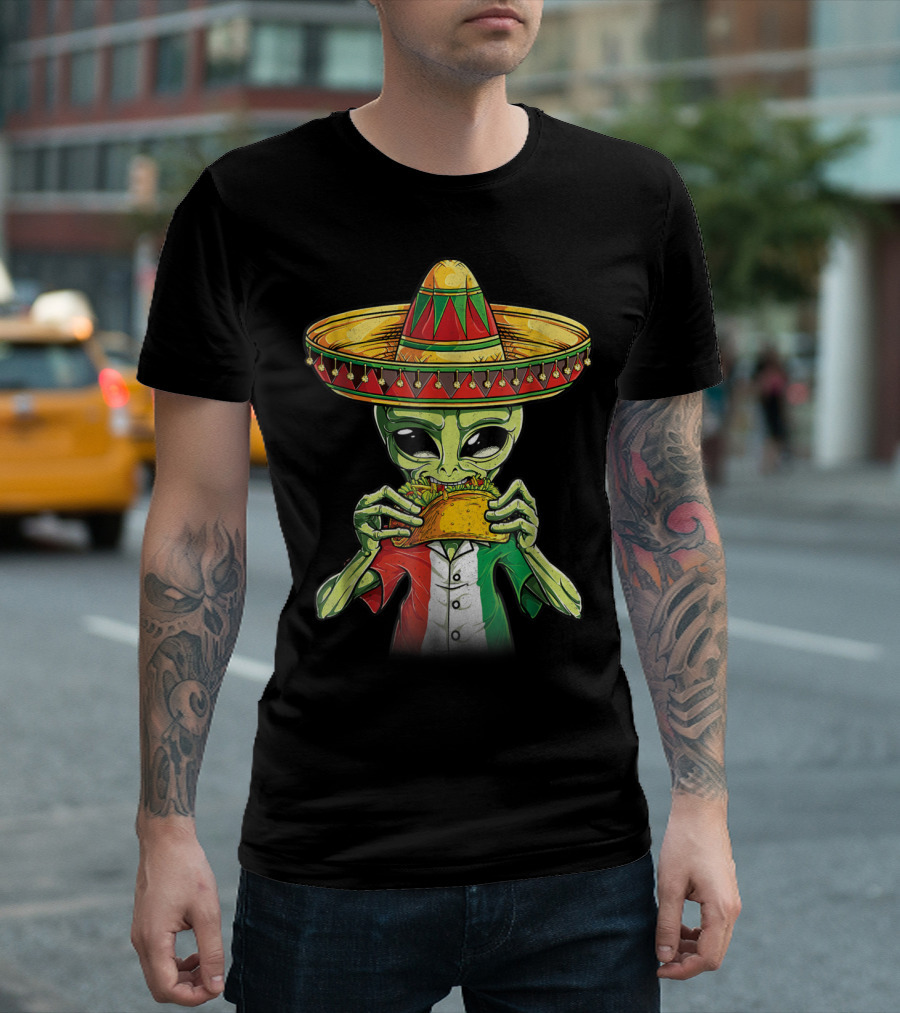 Alien Eating Taco Cinco De Mayo Sombrero Mexican T-Shirt