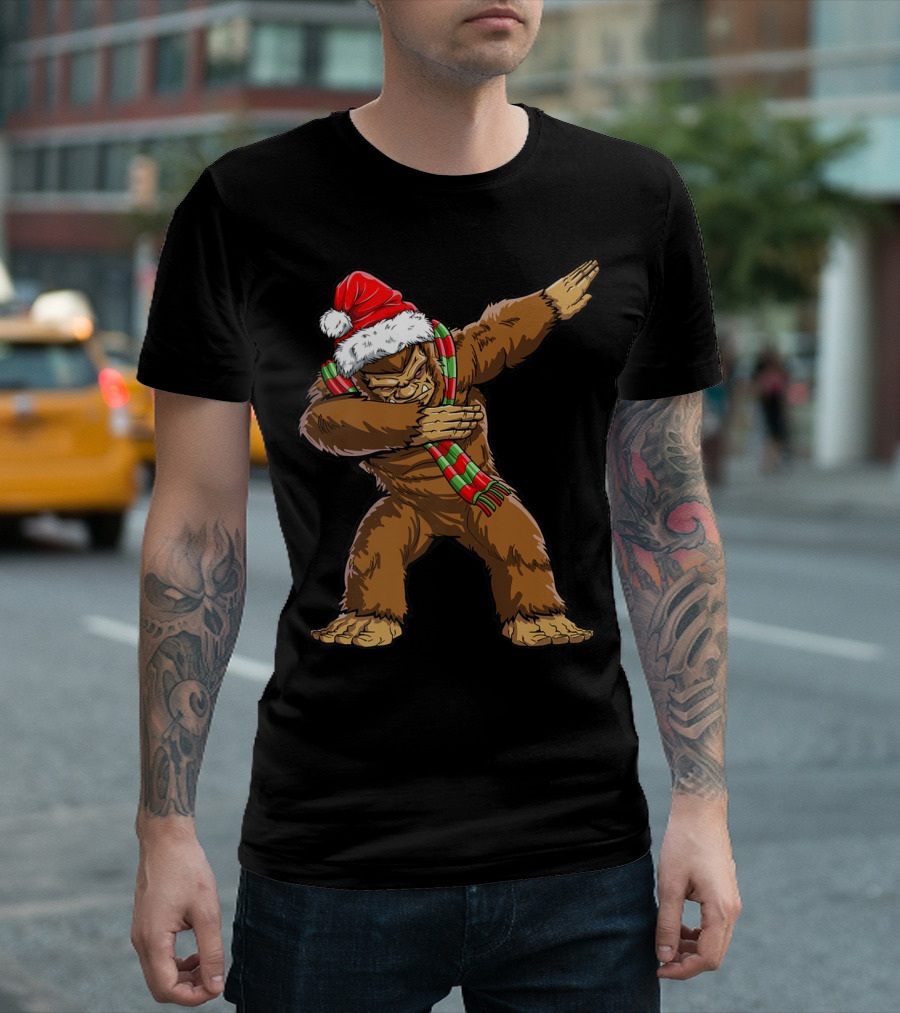 Bigfoot Santa Dabbing Sasquatch Christmas T-Shirt