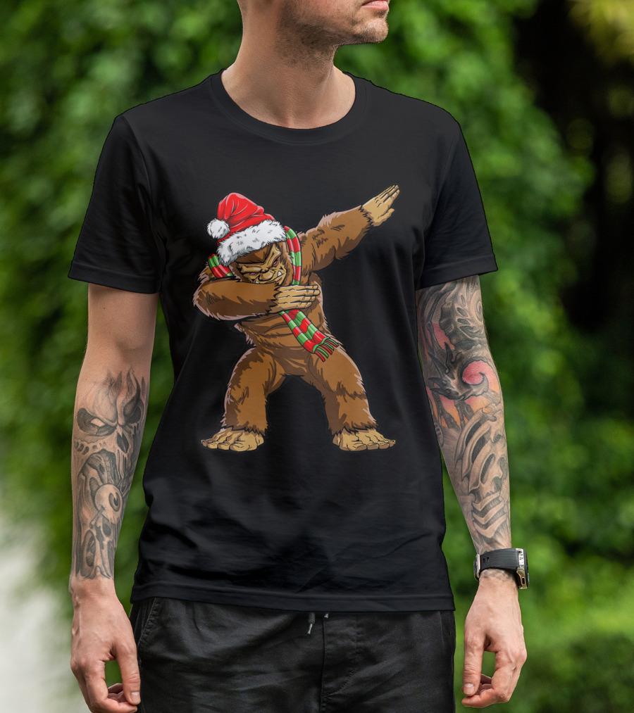 Bigfoot Santa Dabbing Sasquatch Christmas T-Shirt
