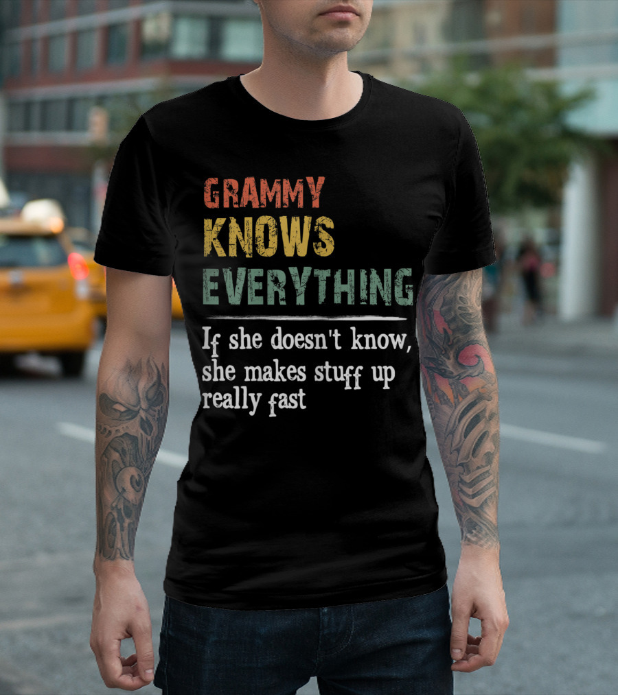 GRAMMY KNOWS EVERYTHING IF SHE DOESN'T KNOW SHE MAKES STUFF UP REALLY FAST T-Shirt