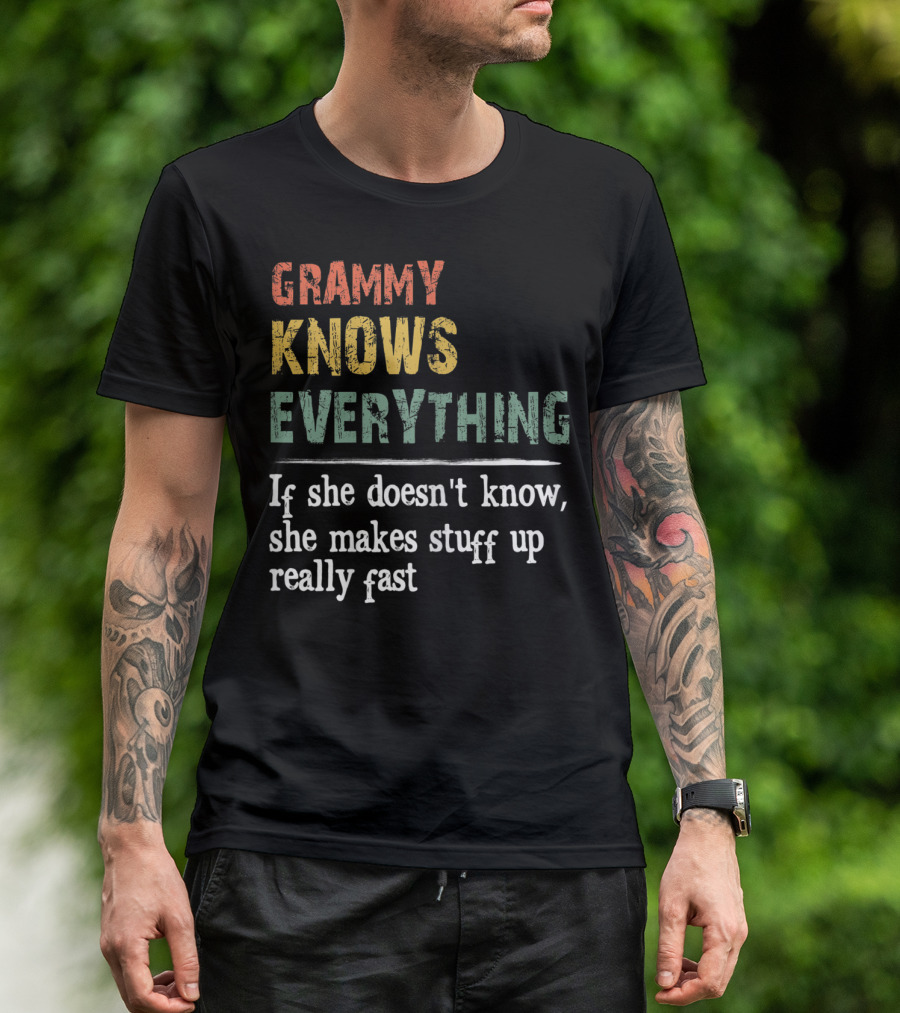 GRAMMY KNOWS EVERYTHING IF SHE DOESN'T KNOW SHE MAKES STUFF UP REALLY FAST T-Shirt