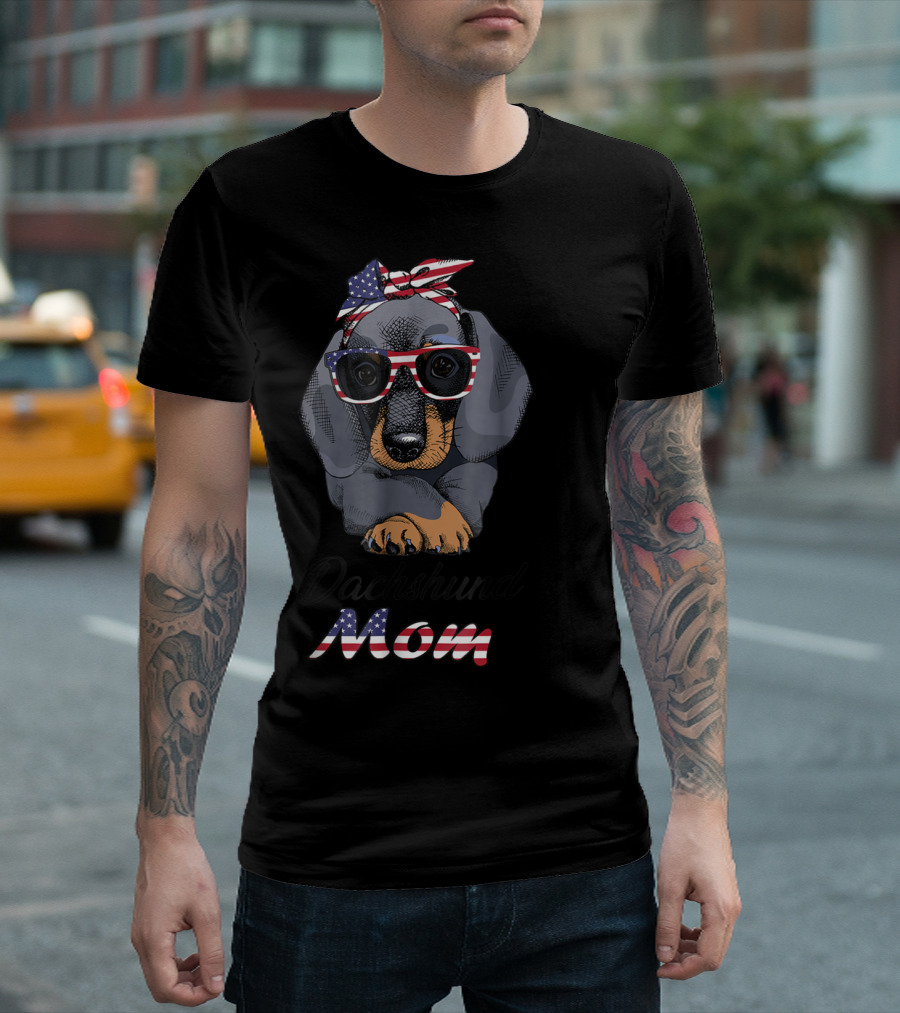 Dachshund Mom Bandana Glasses USA Flag T-Shirt