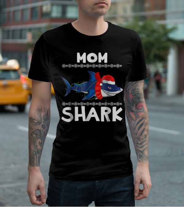 Mom Shark Christmas Santa Hat Snowflakes Family T-Shirt