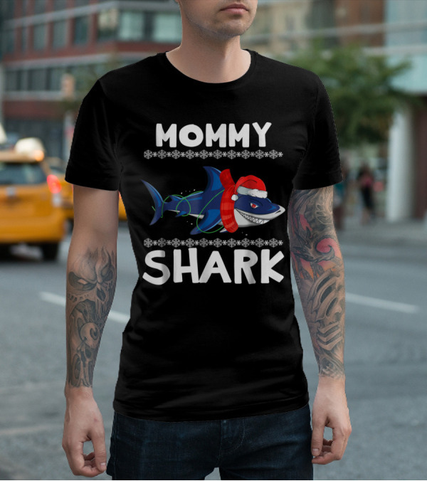 Mommy Shark Christmas Family With Santa Hat And Snowflakes T-Shirt