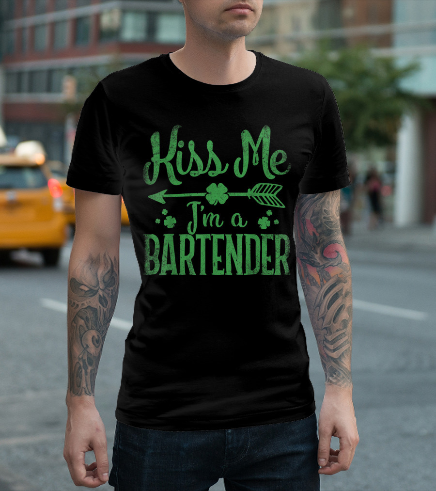 Kiss Me I'm A Bartender St Patrick's Day Shamrock Arrow T-Shirt