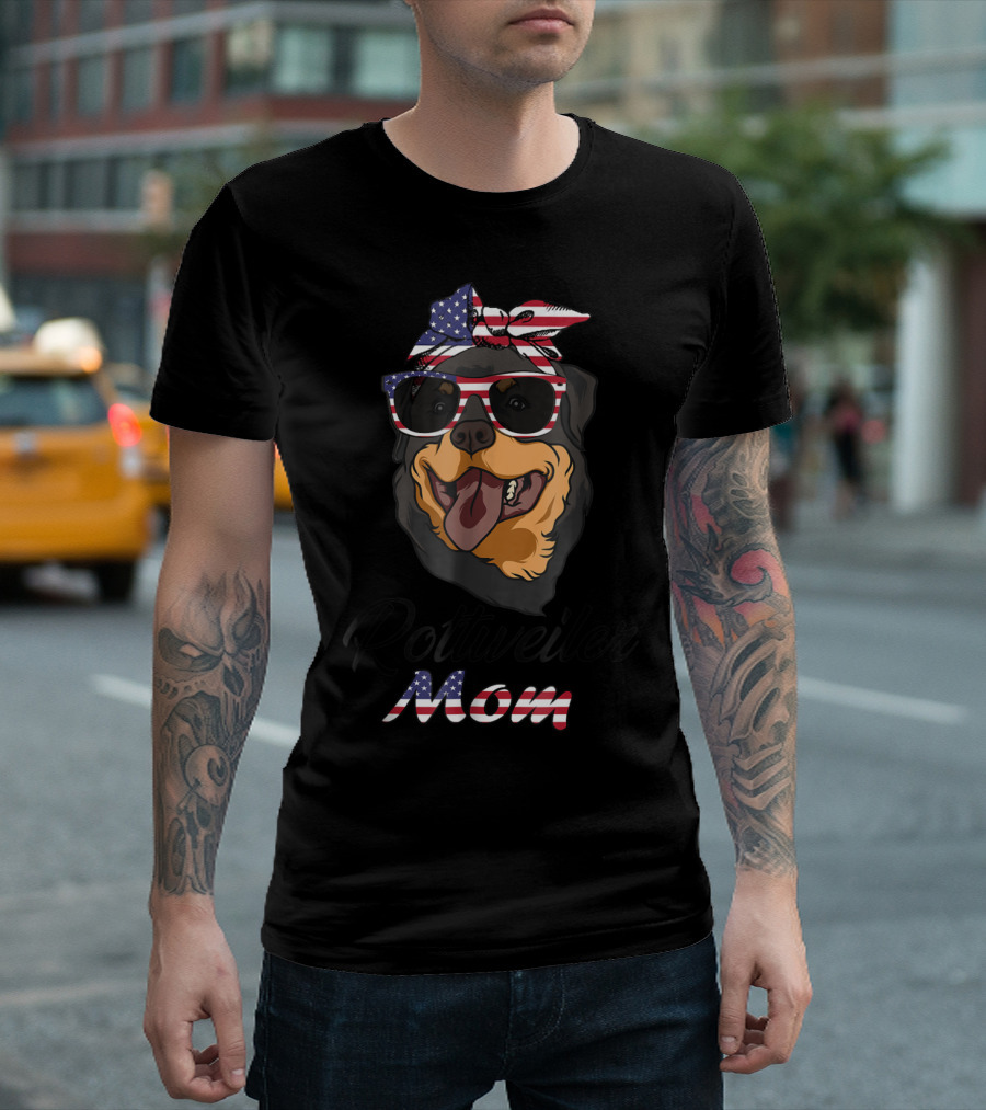 Rottweiler Mom Bandana Glasses American Flag T-Shirt