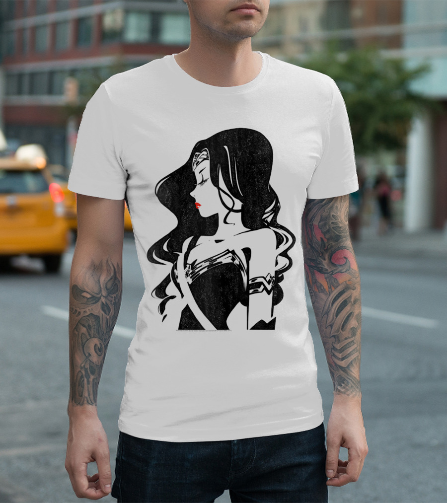 Justice League Wonder Woman Profile Silhouette with Red Lips T-Shirt