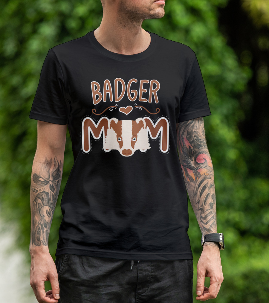 Badger Mom Heart Love Womens Animal Clothing T-Shirt