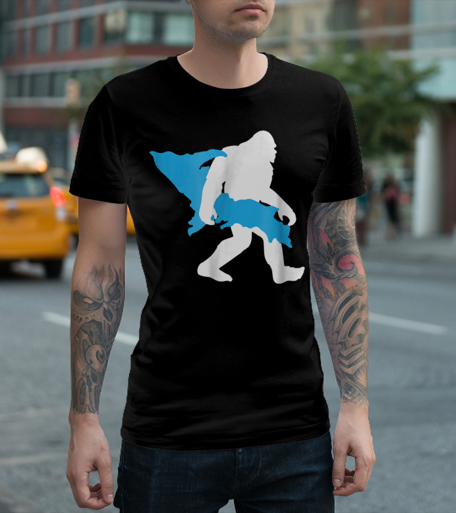 Bigfoot Upper Peninsula Funny Sasquatch UP Michigan Map T-Shirt