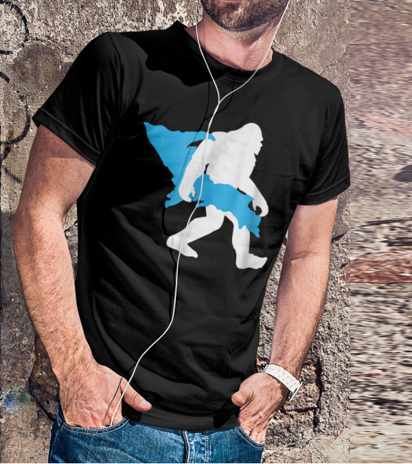 Bigfoot Upper Peninsula Funny Sasquatch UP Michigan Map T-Shirt