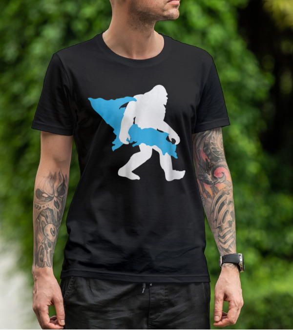 Bigfoot Upper Peninsula Funny Sasquatch UP Michigan Map T-Shirt