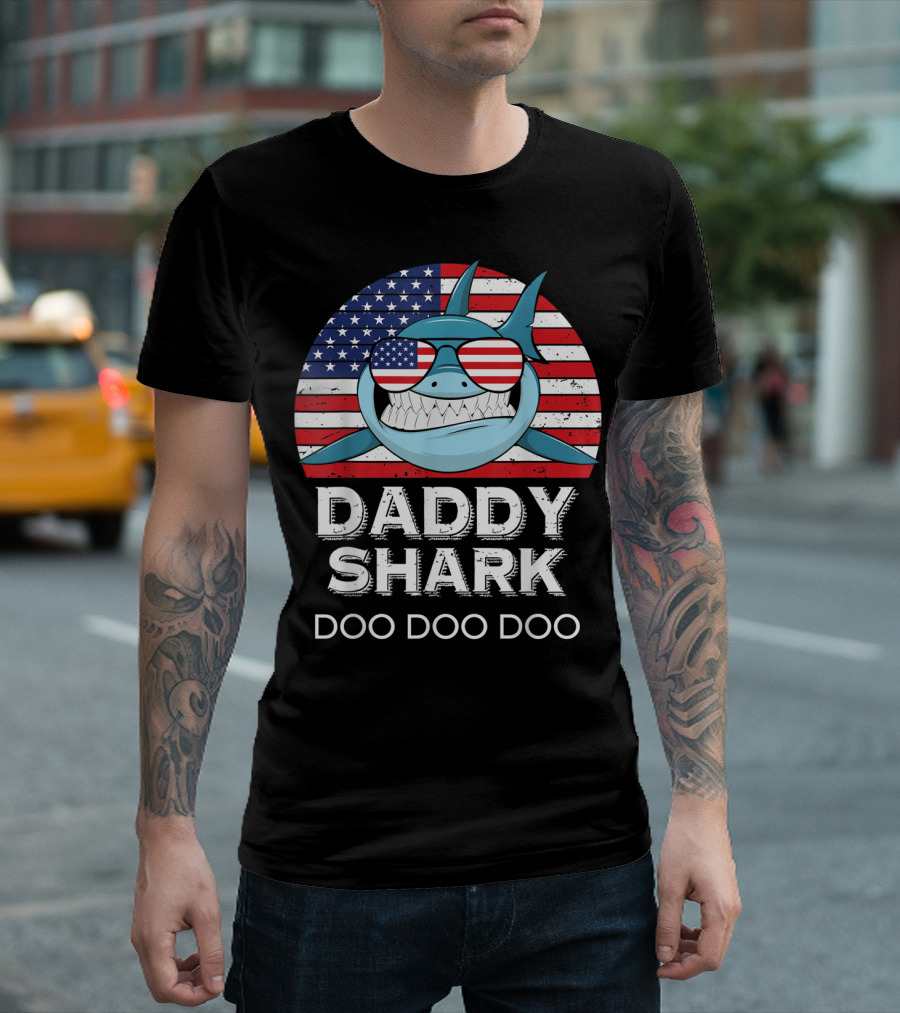 Daddy Shark Doo Doo Doo American Flag Father's Day 4th of July T-Shirt